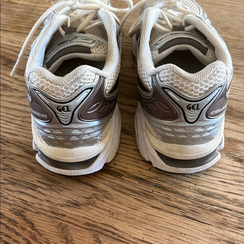 ASICS Gel-Kayano 14 tennis shoes. - Picture 3 of 5